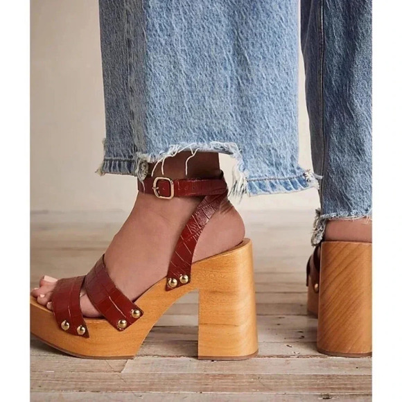 New Free People Mallory Clogs Wood Heel Sandal Shoes in Luggage Brown 11 - Picture 2 of 15